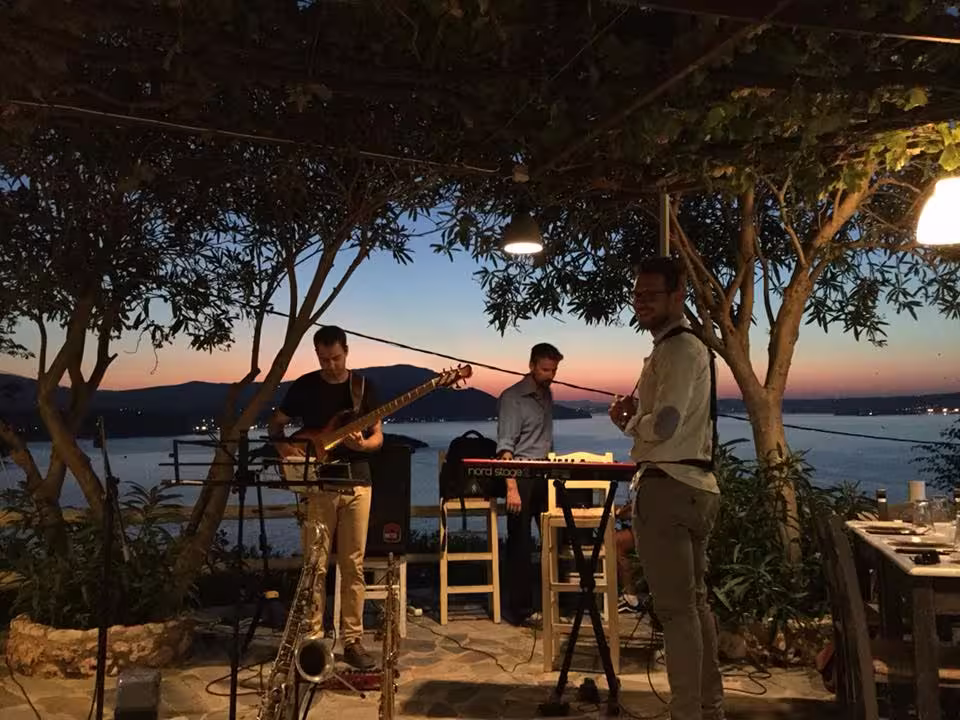 Lefteris, Matthieu and Stefan soundchecking at Emerald / Plaka.